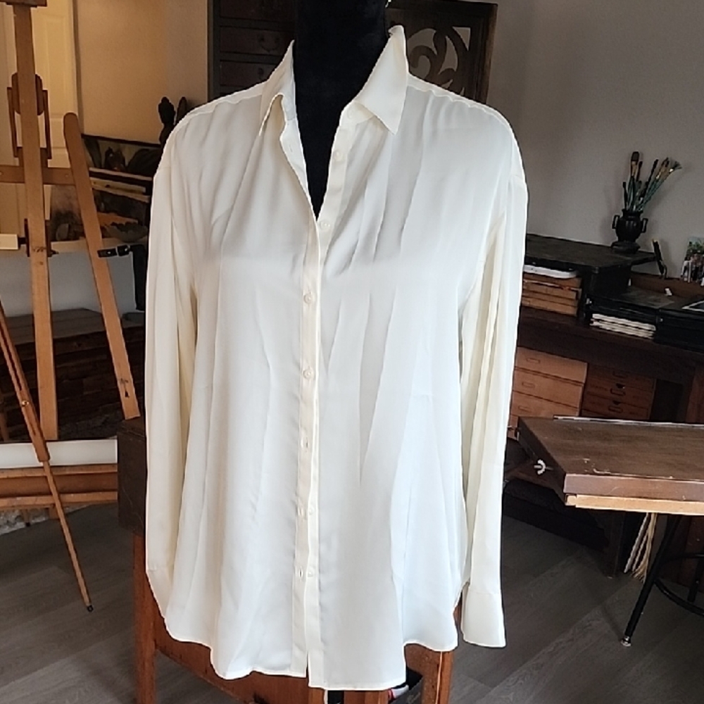 Long Sleeve Blouse W Collar Cream Silky Soft Size  Med To Large Women's Express